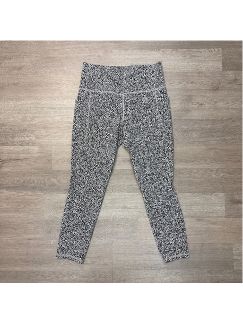 Athleta Salutation Stash Pocket II Textured Leggings Black White Cheetah Sz M!